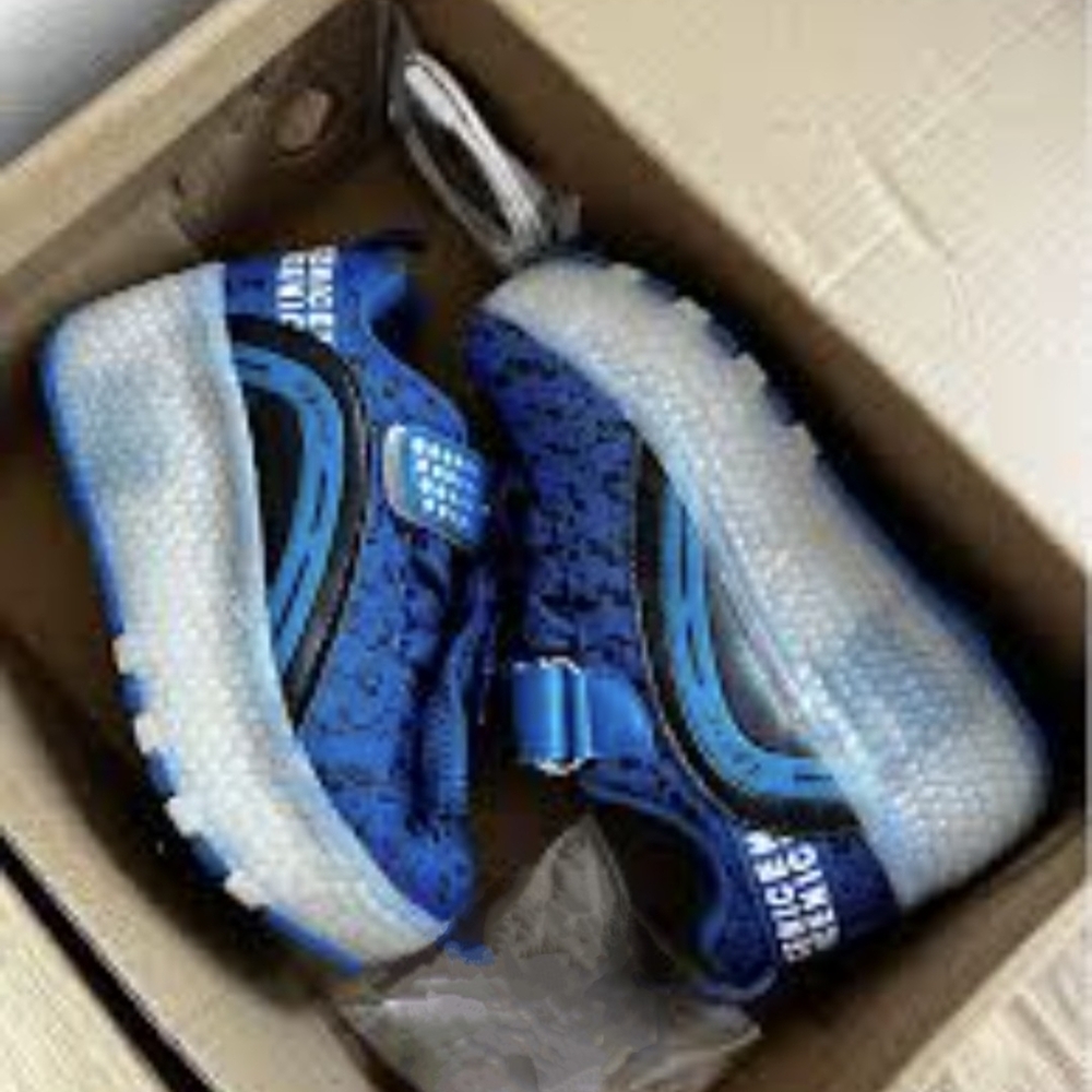 Little Kids "HEELY" type Shoes Size 27, Closeable Cover, Light Up Action, Velcro